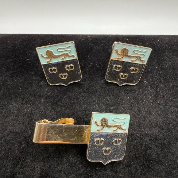 Vintage Gold Tone Enamel Lion Crest Cufflinks & Tie Clip Set - Picture 1 of 3